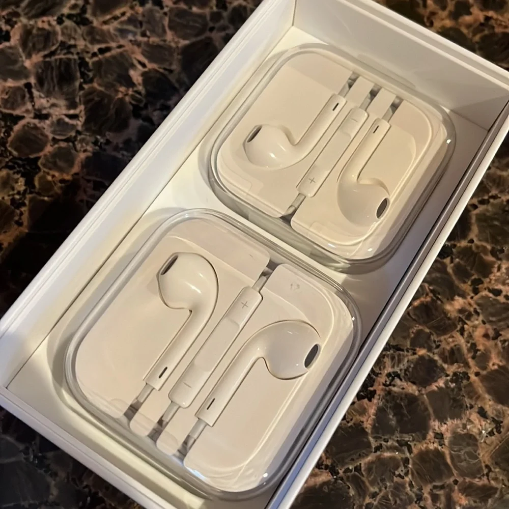 Iphone 6 headphones New 2 pairs Great 4 Commercial Airlines